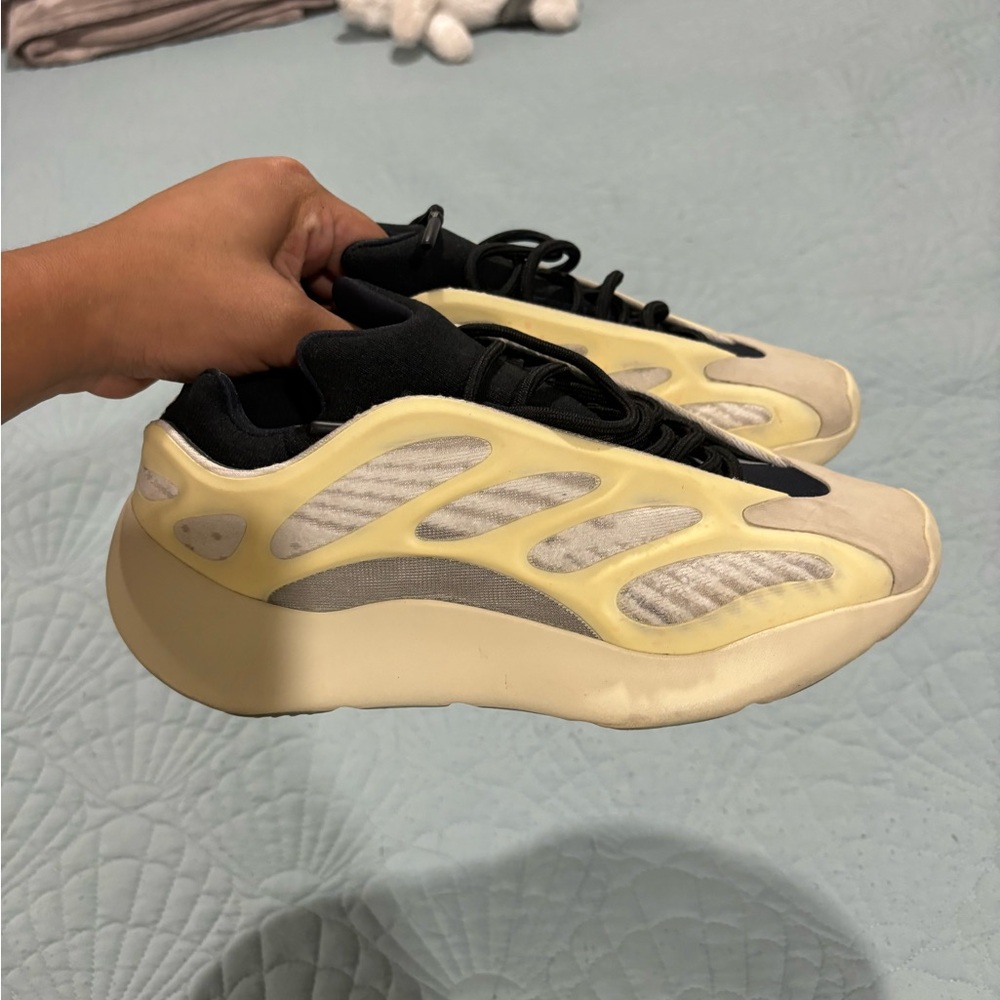 YEEZY Adidas 300v3 Safflower sz 6.5Men/kids